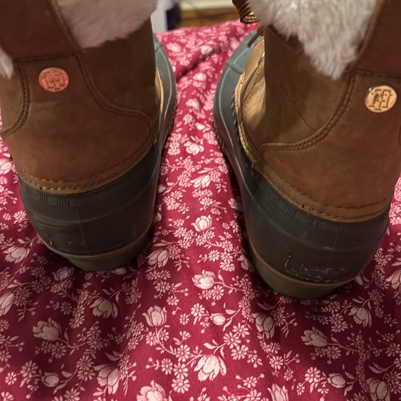 EUC Tommy Hilfiger snow sleet boots size 9 women’s man made faux fur upper - Picture 4 of 14